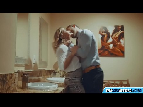 ❤️ Når en barmfagre blondine forfører deg på et offentlig toalett ️❌ Jævla video hos oss no.xxxner.ru ❤